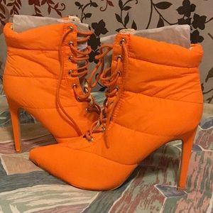 Reserved for @Mojnikusik Orange puffer booties